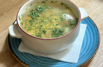 Суп с фрикадельками( заправка  майонез )
